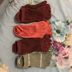 4 Pairs ToeSox Pilates Socks Size Medium